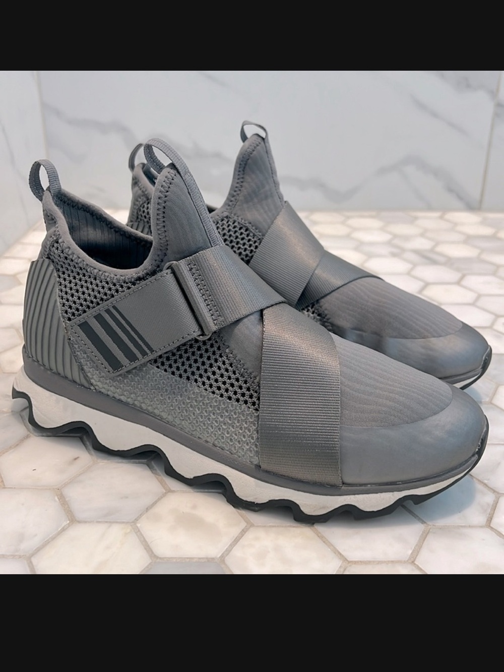 Sorel Kinetic Gray & White Impact Trainers Sneakers Shoes Women’s Size 9.5